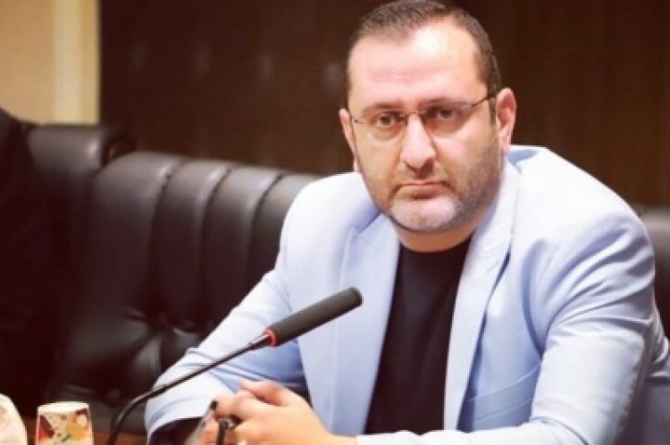 توده وارگی ثمره سیاست زدگی ما اصلاح طلبان بد و شما اصولگرایان بدتر