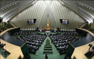 نماینده مجلس: وقتی بعضی پست&zwnj;ها دست آدم&zwnj;های بی&zwnj;عرضه باشد دشمن نیاز به جاسوس و نفوذی ندارد